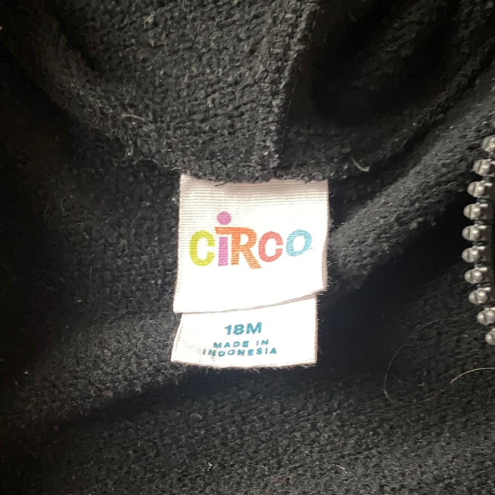 Fun Circo Black Bat Full-Zip Hoodie with Bat Wings, Ears and Teeth 18 mos - Picture 2 of 5